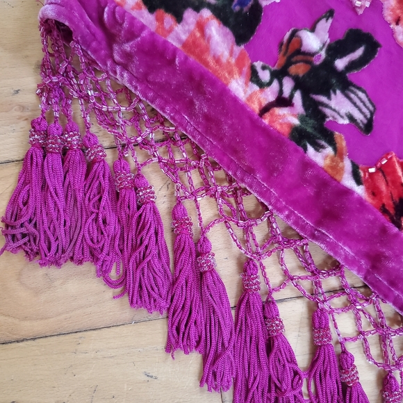 Caché Gorgeous Floral Velvet Beaded Asymmetrical Tassel Hem Tank - Picture 5 of 9